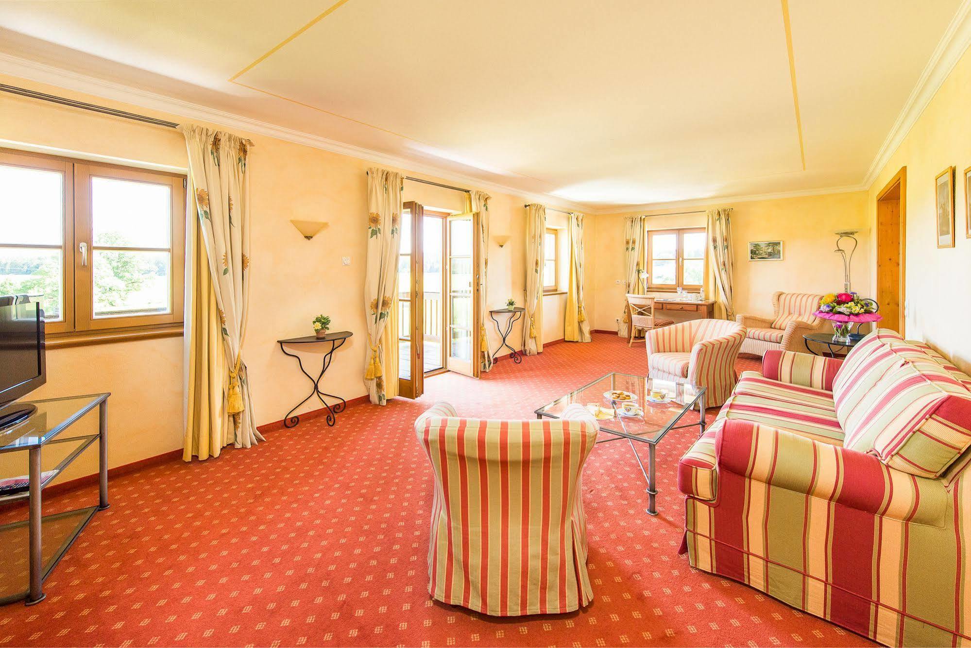 Hotel Und Landgasthof Altwirt Großhartpenning Εξωτερικό φωτογραφία